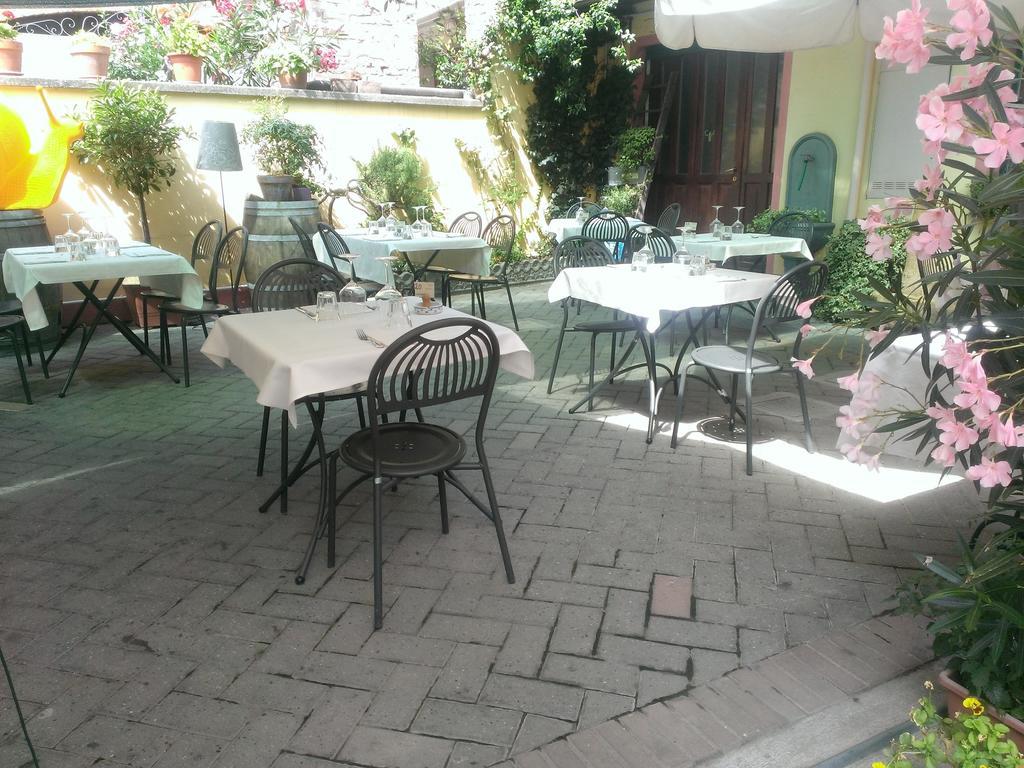 Rossobarolo Hotel Exterior photo